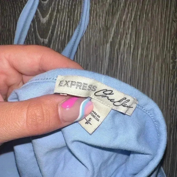 Express cropped blue halter top size small - Picture 4 of 4
